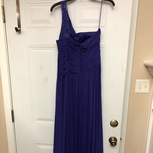 Formal gown - Picture 1 of 4